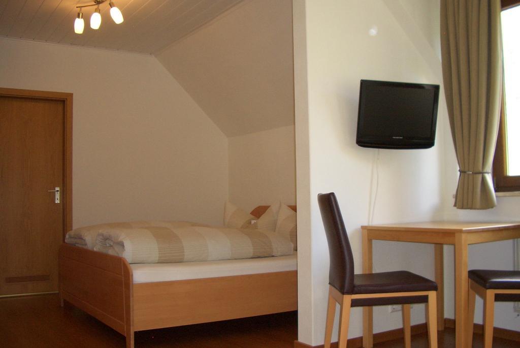 Gaestehaus Weberskirch Ernst Habitación foto